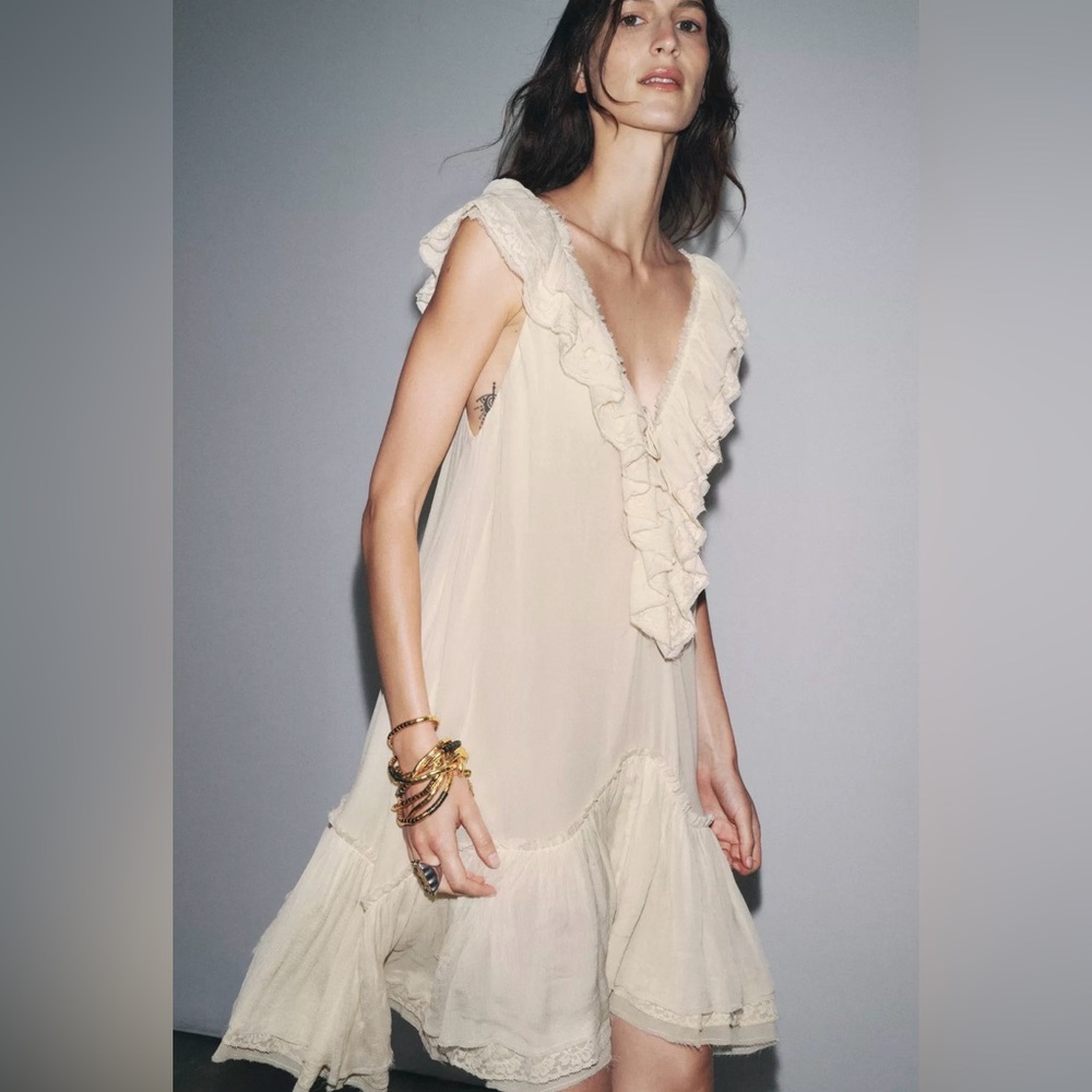 ZARA ECRU RUFFLED LACE DRESS SIZE L